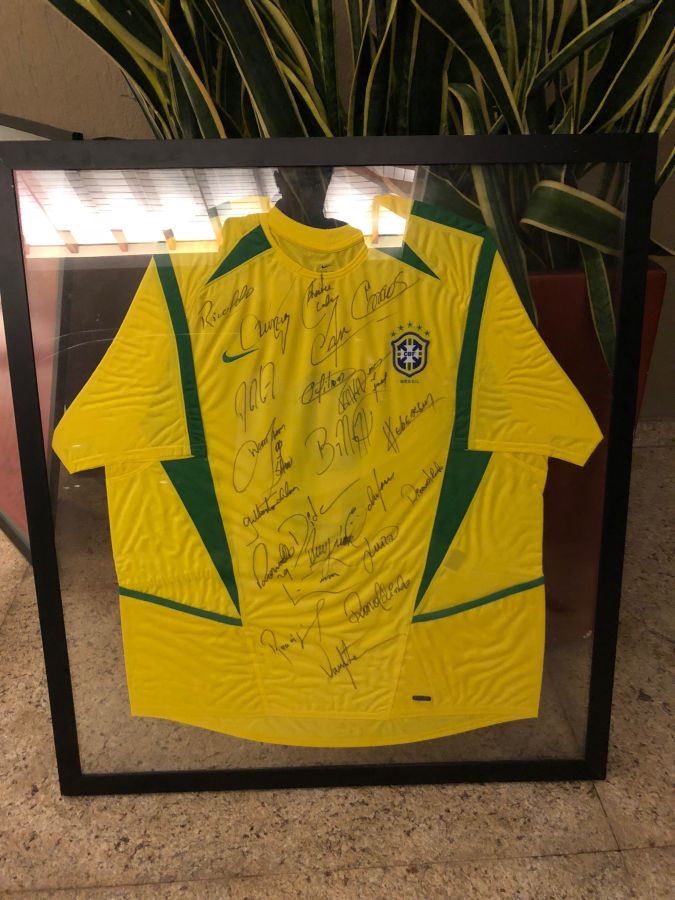 Camisa da Seleção autografada, Copa de 2002 – Foto de Brasiliano, Kobe -  Tripadvisor