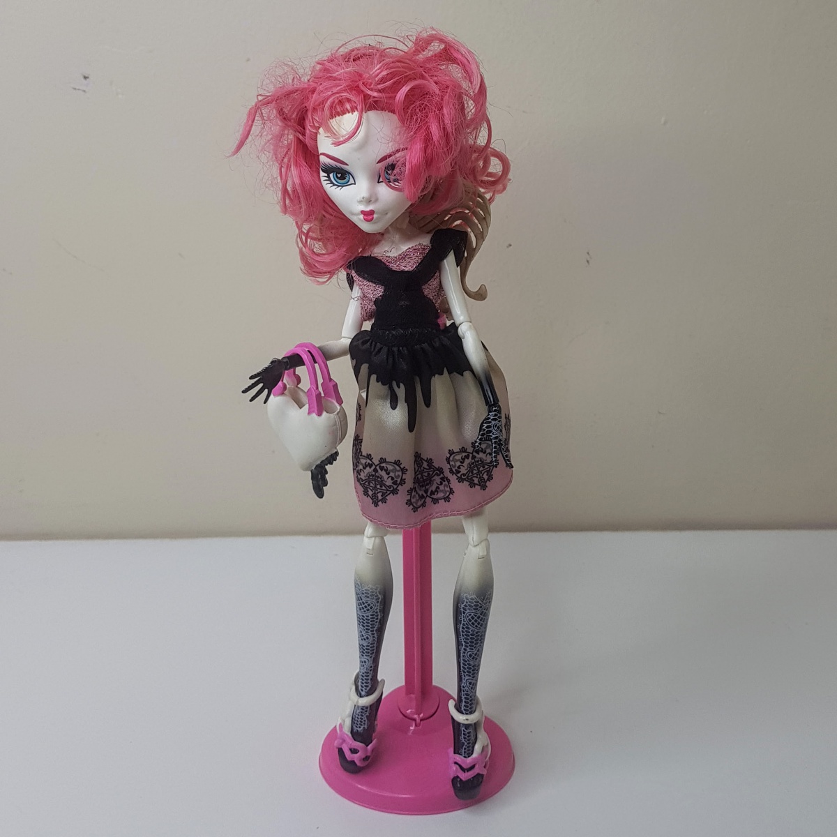 Leilão Online - Coleção bonecas monster high acessórios - 81 bo