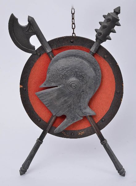 Escudo Medieval Decorativo Com Elmo Machado E Maca E