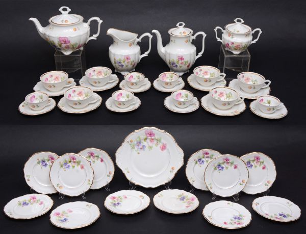 Aparelho de jantar, café e chá de porcelana polonesa Koenigszelt, na cor  branca com pequenas flores - Arremate Arte