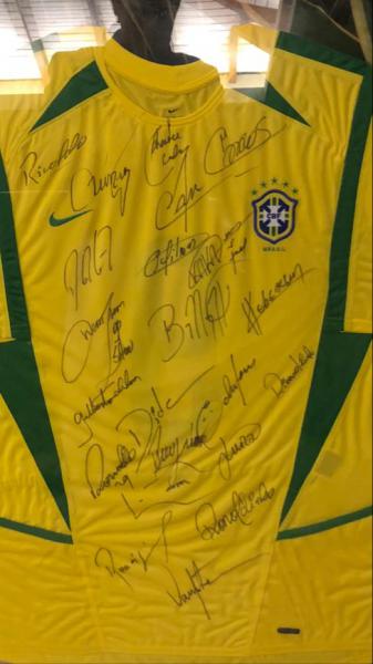 Camisa da Seleção autografada, Copa de 2002 – Foto de Brasiliano