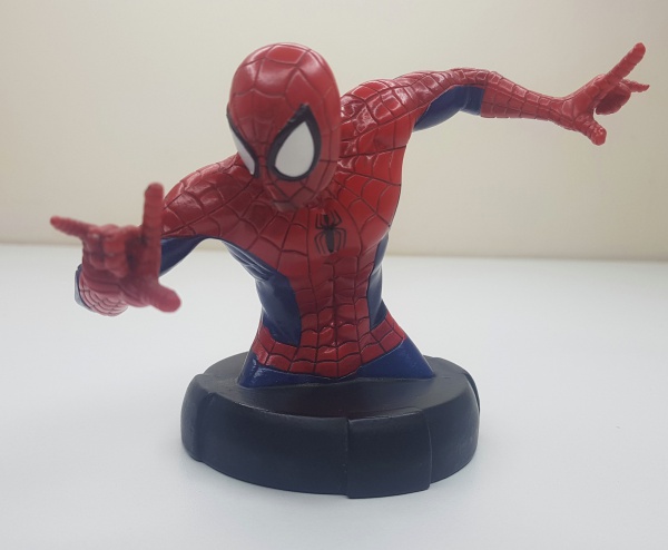 PlayStation capota caminhão para promover Marvel's Spider-Man 2