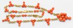 Importante colar em ouro 18 kts com esferas de coral natural do Mediterrâneo (chamado ouro vermelho por sua pureza) com extensão de 2 medidas 44 e 51 cm, circa de 1950 - PT 46.4 grs