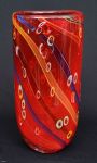 Vaso em murano na cor vermelha com trabalhos MILLEFIORI, med. 29 cm (pequeno defeito fabricação na base)