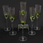Conjunto de 6 copos de pé alto em vidro, bojo translúcido degradê de verde - med. 26 cm.