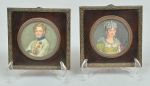 Par de miniaturas européias possivelmente francesas, pintura sobre marfinite representando Napoleão e Josephine jovens assinado, moldura em metal cinzelado med. 5 x 5 cm com moldura med. 8 x 8 cm.