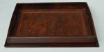 Bandeja estilo inglês em madeira marchetada - med. 6 x 41 x 31 cm