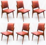 Seis cadeiras década de 1950.  Pé palito , em madeira nobre, com encostos e assentos estofados de curvin na cor marrom. Todas originais