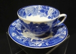 Colecionismo - xícara para chá England, Woods Ware com cena de casario no tom azul cobalto em fundo branco. Altura de 6 cm.