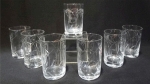 Lote de 7 pequenos copos para drink em Demi-cristal translúcido e lapidados. Altura de 8 cm.