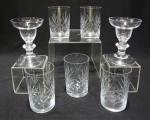Conjunto de 5 copos em cristal translúcido lapidado e mais 2 tulipas para coquetel, total de 7 peças. Altura de 8,5 cm.