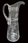 Grande jarra com alça em demi-cristal lapidado e bordas retorcidas em base redonda. Altura de 32 cm.