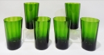 Lote de 6 copos, década de 70, em demi cristal na cor verde para long drink ou água, frisado na parte interior da peça. Altura 11 cm.