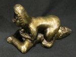 Bronze Indiano patinado de escultura Erótica  com 11 cm de altura e medindo 22 x 9 cm.