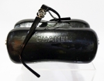 Chanel - óculos para gráu em belíssima armação negra, na caixa original. Lateral com logomarca em metal, interior numerado. Perfeito!